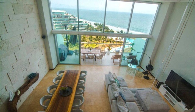 Beachfront Penthouse impresive views