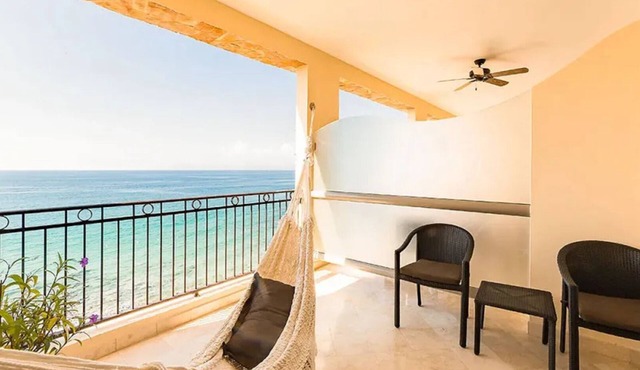 Beachfront PV Studio ✩ Hammock ✩ Terrace Views