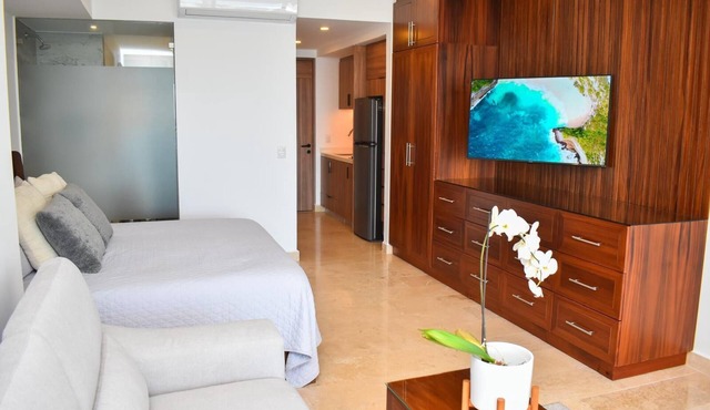 Beachfront Studio at Harbor 171, Puerto Vallarta – Ocean Views & Pool + Beach!