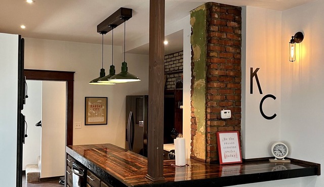 Beautiful, completely renovated century old home blocks from Kansas City Plaza. in Kansas City