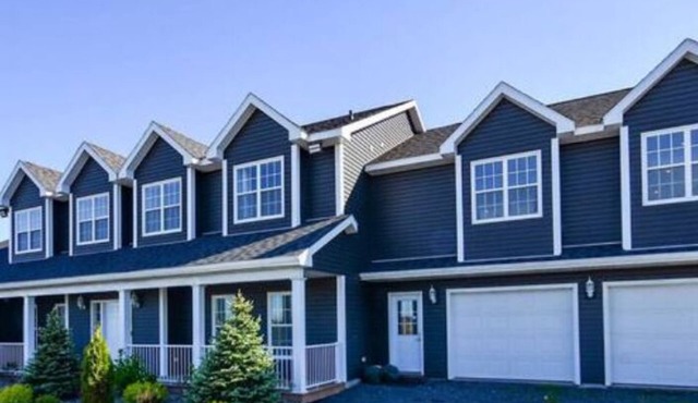 Beautiful Lakefront Home Near Peggy’s Cove in West Dover