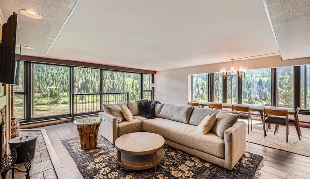 Beautiful Updated Corner Unit with Stunning Slopeside Views in Dillon