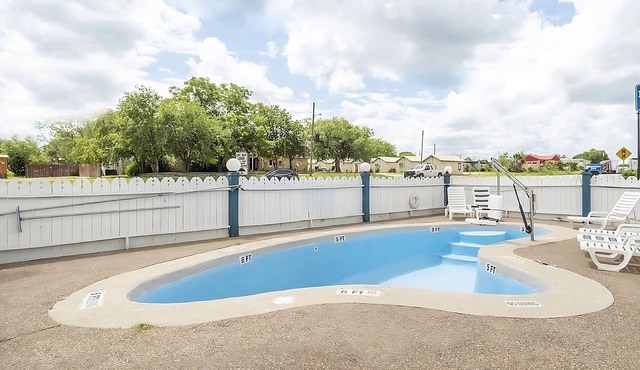 Best Place to Unwind! Pet-Friendly Property, Parking, Outdoor Pool! in Three Rivers