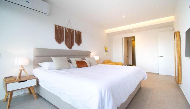 Brand New Condo Aria Ocean 614 by Kivoya