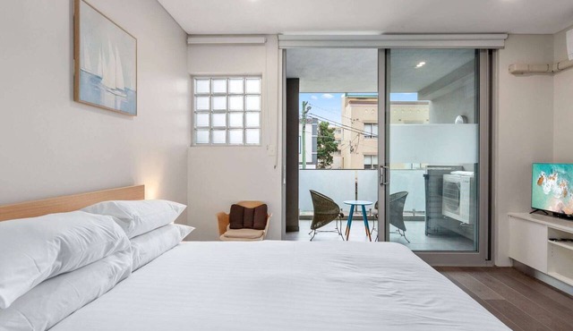 Bright Studio with Balcony near Coogee Beach in Coogee