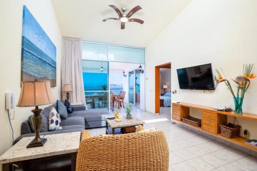Bucerías Colibri 504 | 2BR/2BA Near Beach, Pool & Rooftop