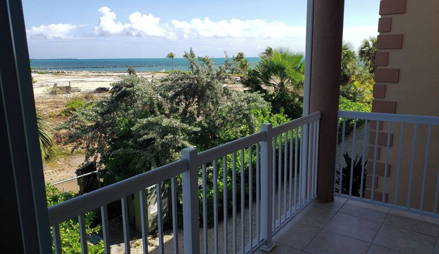 Carribean Dream! 3 Island View Units, Oceanfront, Minutes to Seven Mile Beach! in West Bay