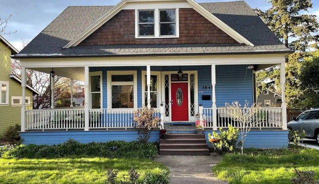 Charming 2-bedroom in historic home in Portland