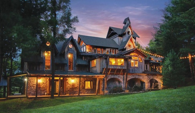 Charming Bunkhouse at Dark Horse Retreat in Franklin
