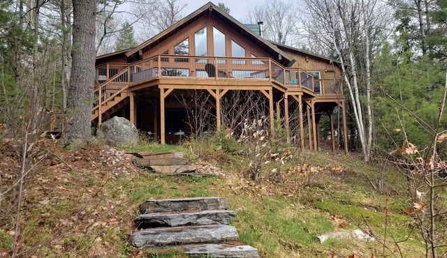 Charming Family Lakefront Cottage in Algonquin Highlands in Algonquin Highlands