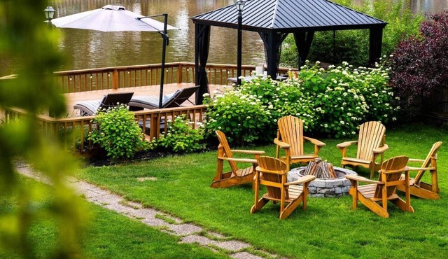 Charming riverside cottage in Wasaga Beach