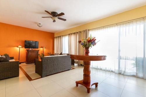 Cheerful 4 Bedroom house with Swimming Pool in Mezcales