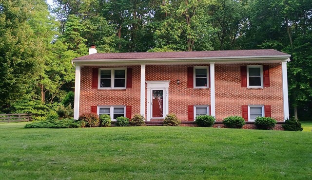 Comfortable Split Level with Hot Tub, High Speed Internet in Narvon