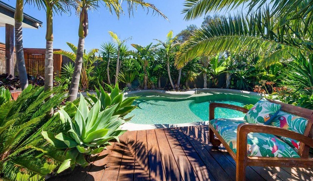 Como Palm Retreat - Exotic tropical resort style backyard with pool and spa! in Rye
