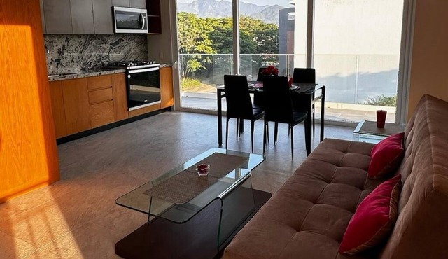 Condo in Central Fluvial/Versalles. Minutes from the airport and all amenities.