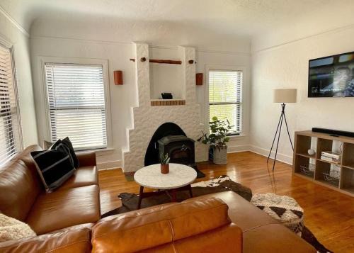 Courthouse Corner - Beautiful adobe, pet friendly in Marfa