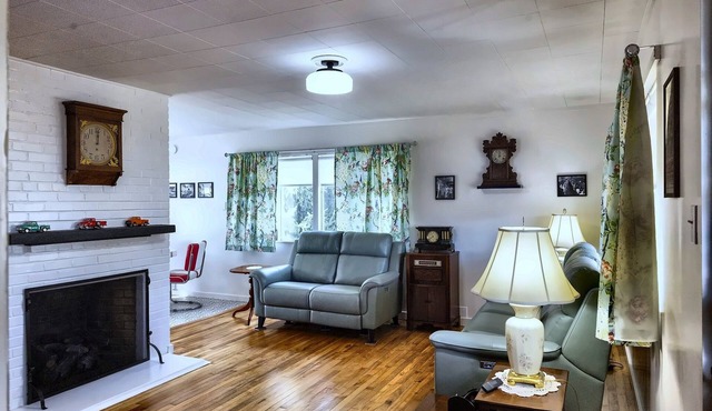 Cozy 2-bedroom home in Oak Ridge - 1940s themed in Oak Ridge