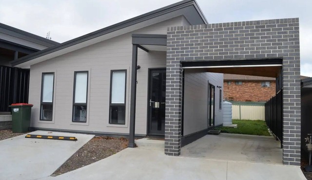 Cozy new 3 bedroom villa in secure complex. in Bowenfels
