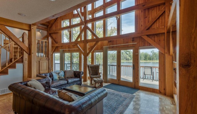 Custom Waterfront Lodge, 4 bed, 4 Bath, Sleeps 12! in Marquette