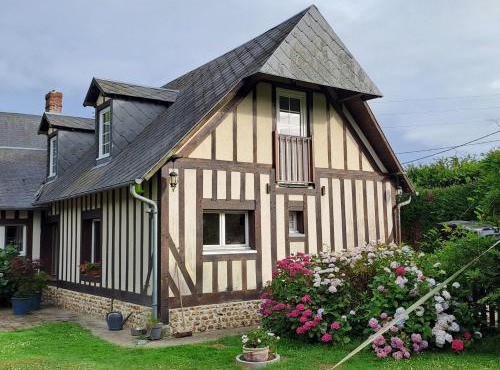 Duplex dans maison normande avec accès au jardin in Bernay