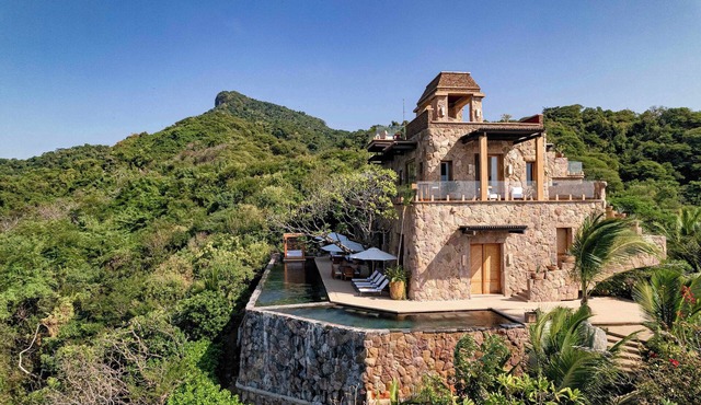 El Adivino: Ultra-Luxury Villa + Chef, Butler & Pool
