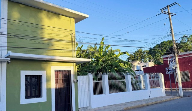 El Platanar Green House with a Tropical Garden in the Heart of Calkiní in Calkiní