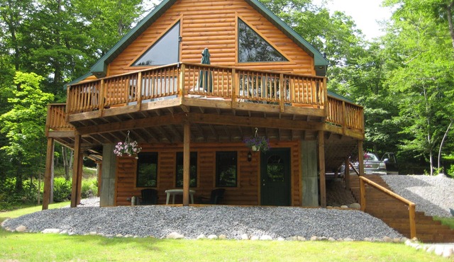 Escape & Enjoy a Cozy 3-bedroom cabin in wonderful Old Forge/Winter Season Ava in Old Forge