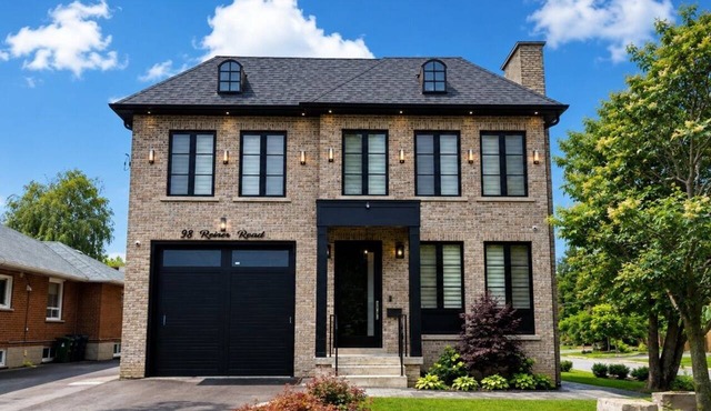 Executive Home in Toronto [4 bedrooms4 Bath] in Toronto