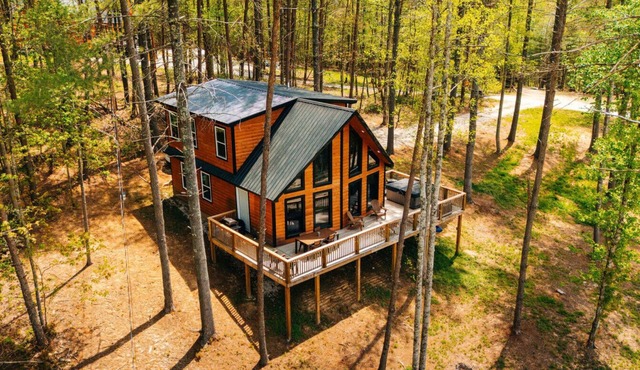 Family Friendly | Private | Kids Games | Hot Tub | Sleeps 8 in Campton