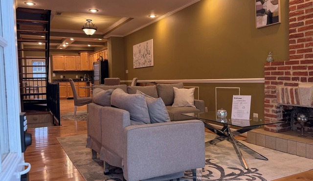 Free Parking, Walking Distance, Camden Yards, M&T Stadium, U of MD, Convention in Baltimore
