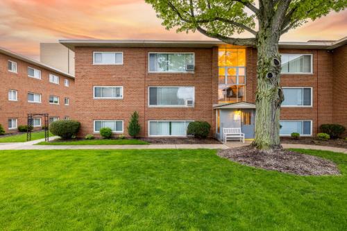 Georgetown Villas 2-1b Ideal for long stays! in Fairview Park