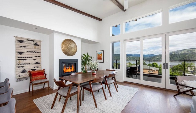 Hawks Perch - New Downtown Modern, Panoramic View in Hood River