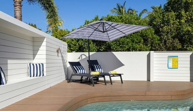 Helm Haven Noosa - poolside paradise in Noosaville