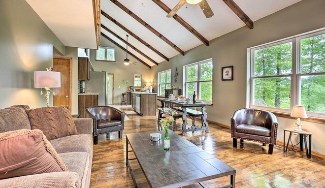 Hike & Zip-Line: Red River Gorge Cabin w/Hot Tub! in Rogers