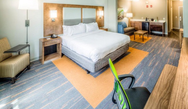 Holiday Inn Express & Suites Cleveland/Westlake by IHG in Westlake