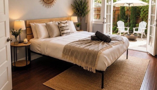 Hollywood house with parking & backyard, walk to attractions in Los Angeles