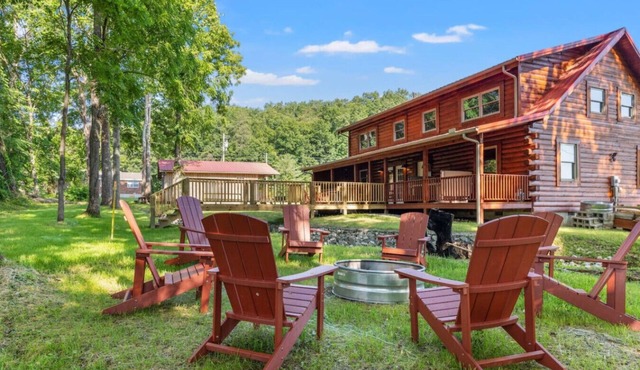 Hot Tub, Fire Pit, WiFi, EV Charger | Biggie cabin near Red River Gorge, KY! in Stanton