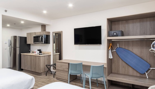 Hotel Mesaluna Short & Long Stay