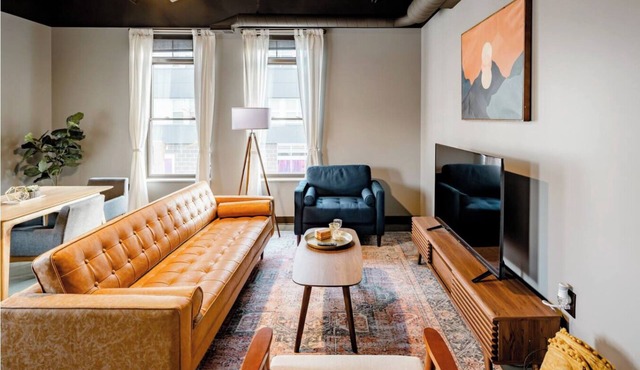 Industrial Chic Loft Near OSU & Short North with King Beds, Walkable Stay in Columbus