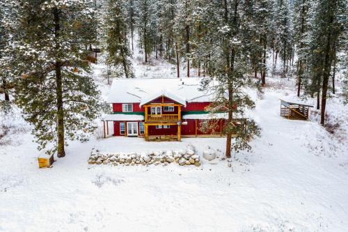 Kettle Falls Home w/River Valley Mtn Views! in Kettle Falls