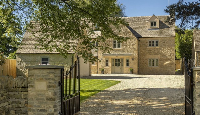 Little Tithe, Bourton-on-the-Hill, Moreton-in-Marsh in Moreton-In-Marsh