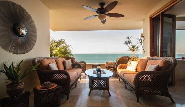 LUXE OCEANSIDE VACATION CONDO
