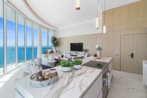 Luxury Beachfront 3BR Condo