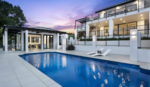 Luxury Mission Bay Oasis with Heated Pool in Auckland