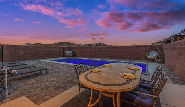 Luxury Poolside Retreats Near Zion l Private Pools in Hurricane