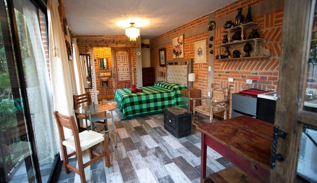 Majikal BnB Martinlandia (Black Clay)