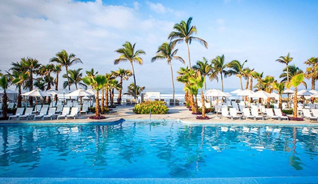 Mayan Palace, Acapulco- a beautiful beachfront resort, 2 bedroom suite in Acapulco