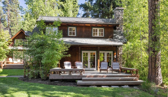 Metolius River Resort Cabin 1 Luxurious cabin on the Metolius River w/fireplace in Camp Sherman