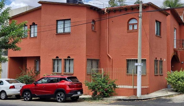 Mexico House: 6 bedrooms, 5 bathrooms—spacious and functional, ideal for a family or group