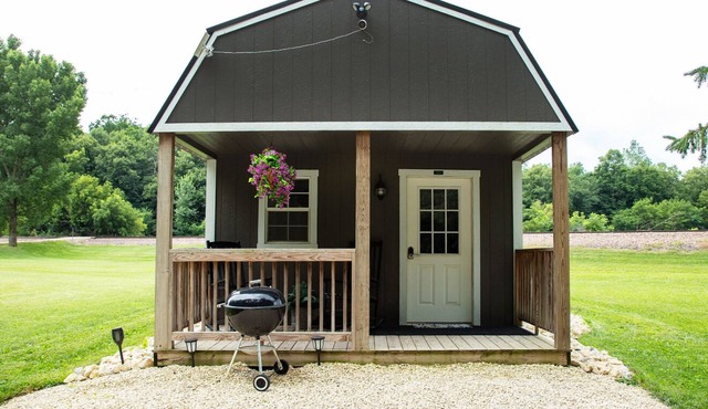 Modern Cottage Cabin, private area with pond, fishing nearby, swimming and more in McGregor